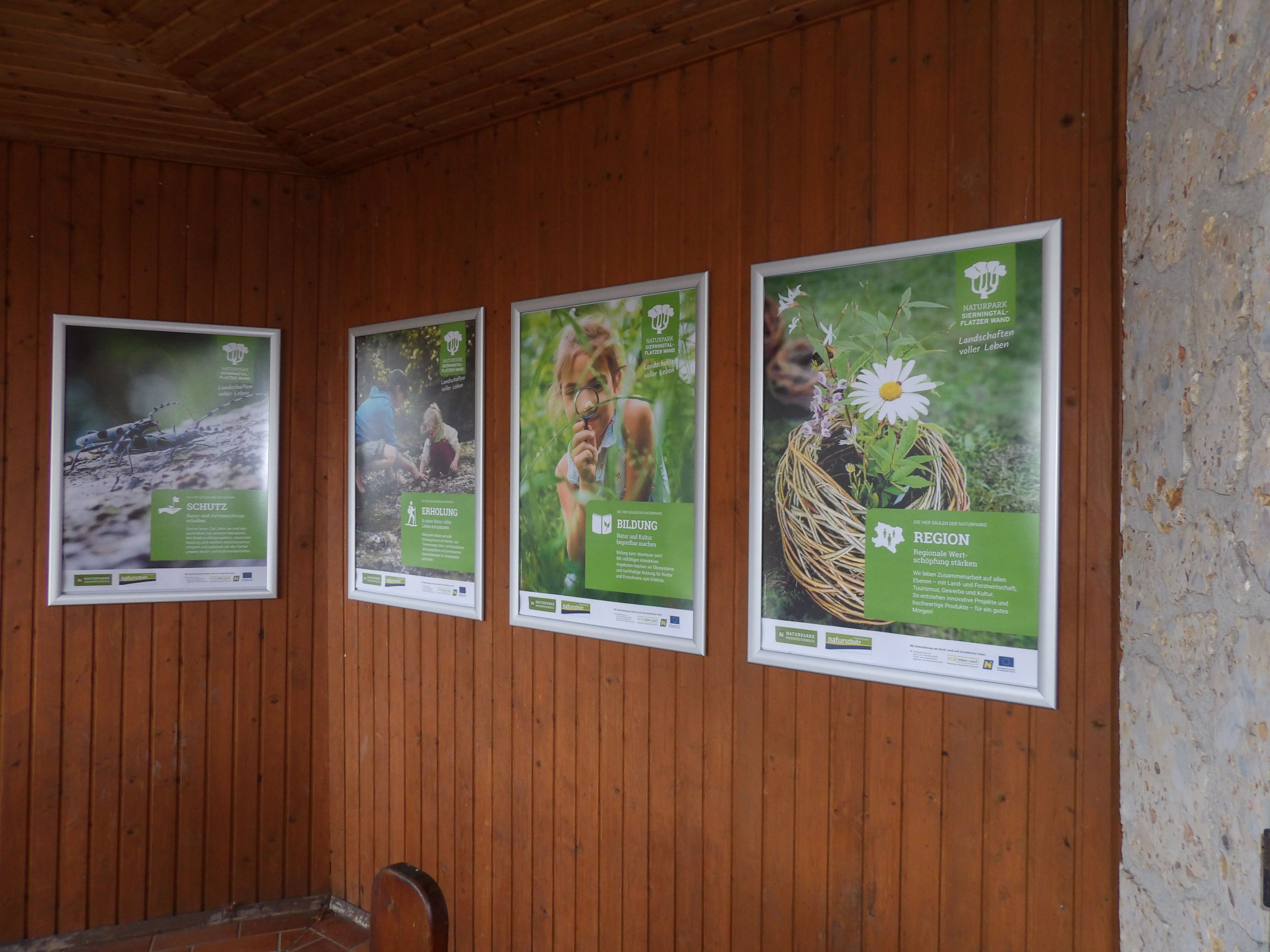 Die 4 Säulen Plakate in Flatz